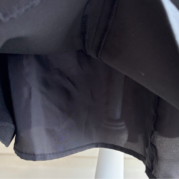 •Liz Claiborne• Black A-Line Classic Career Skirt -
Size 16 - Picture 6 of 8